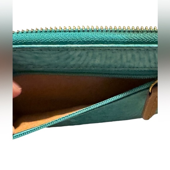 FOSSIL wristlet / Wallet - Picture 5 of 7